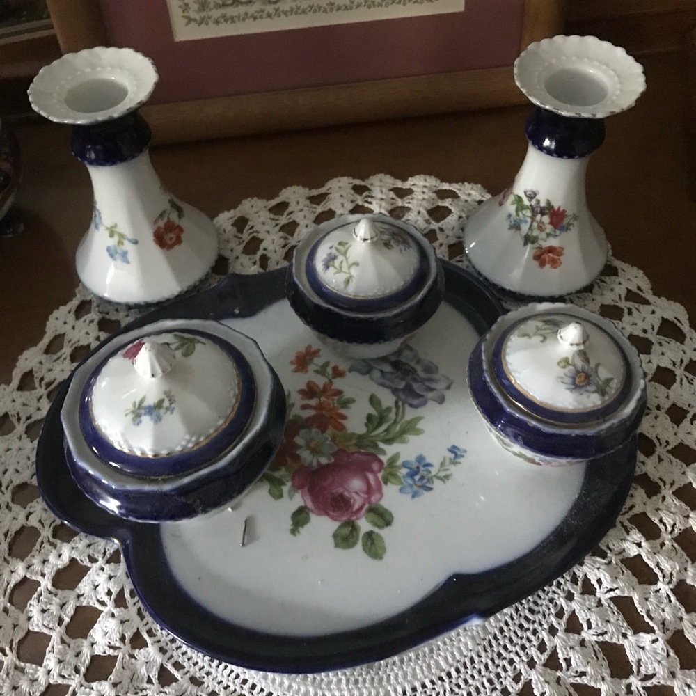 Dresser/vanity set